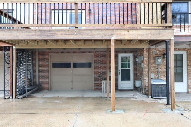 Building Photo - 340 Twykingham Pl