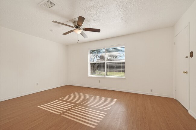 Building Photo - 2803 Fir Crest Ct