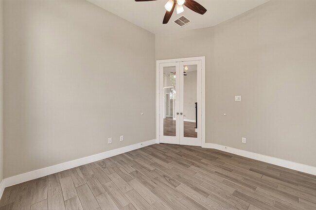 Building Photo - 2619 Lilac Point Ln