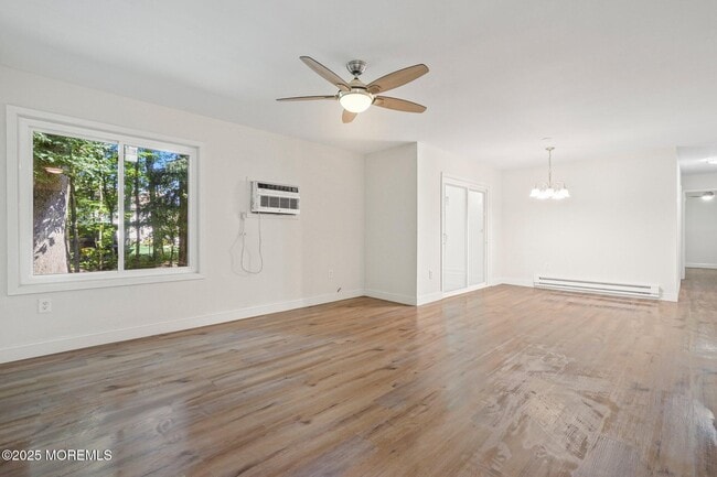 Building Photo - 60 Amberly Dr