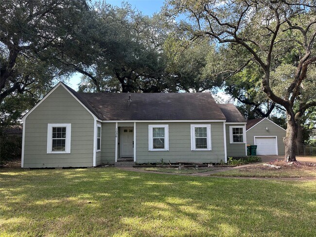 Primary Photo - 1036 Hathaway St