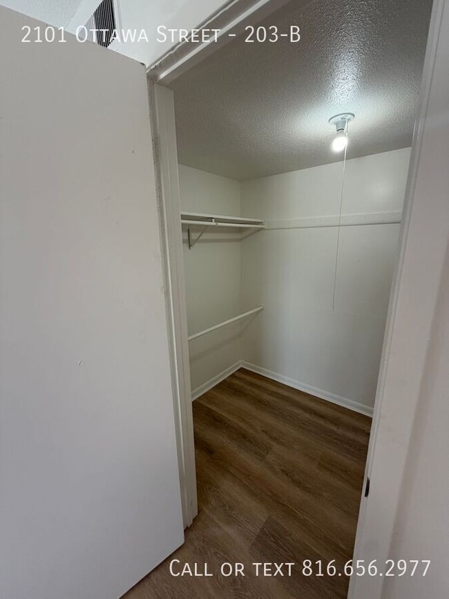 Building Photo - 2101 Ottawa St