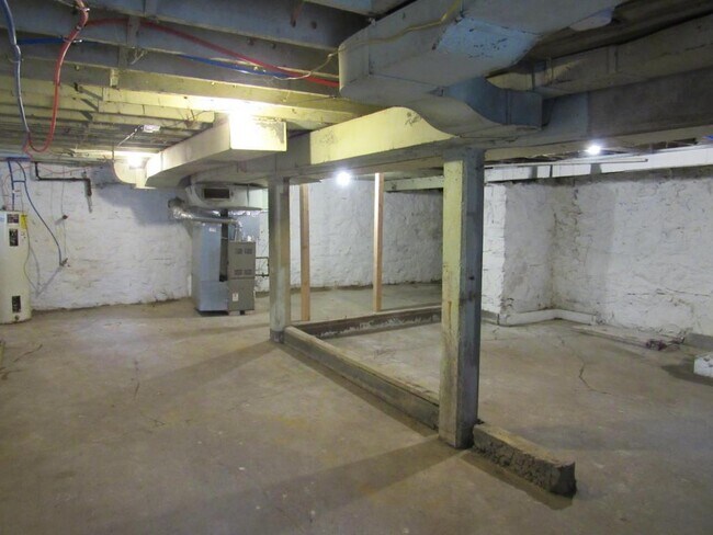 Building Photo - 1806 E 67th St
