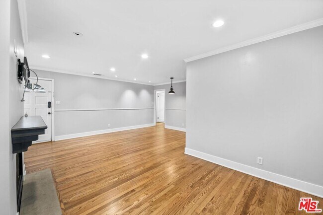 Building Photo - 18148 Hartland St