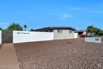 Building Photo - Updated 2bedroom apartment in central Phoenix