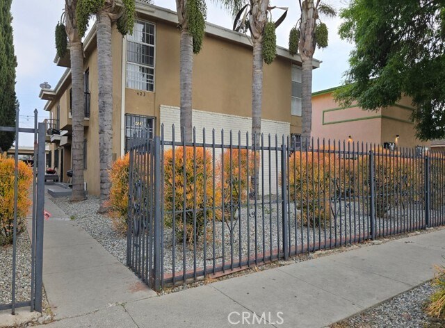 Primary Photo - 423 E 82nd St