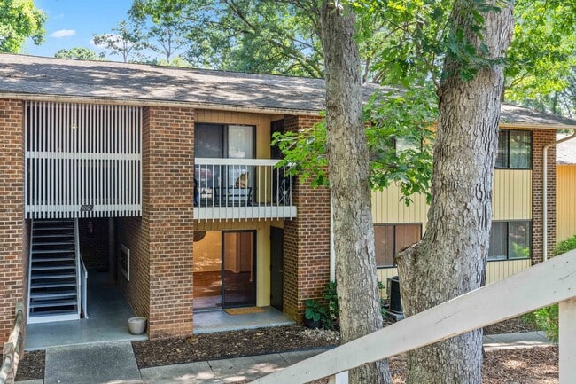 Building Photo - 1212 Schaub Dr