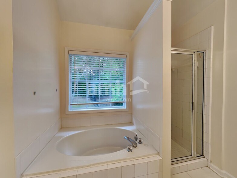 Building Photo - 2485 Chandler Grove Dr
