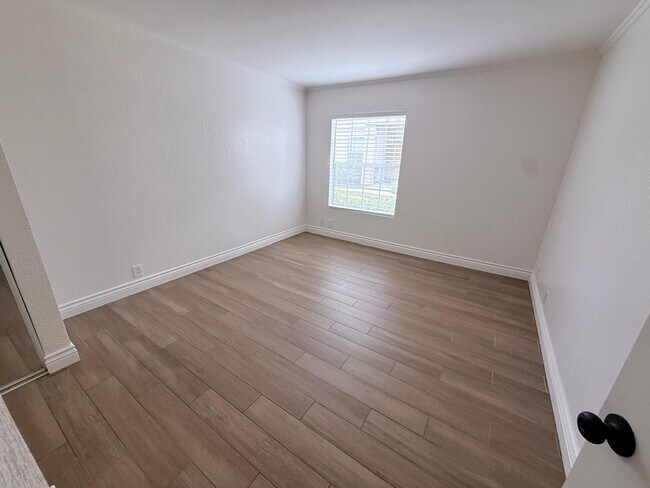 Building Photo - 10888 Aderman Ave