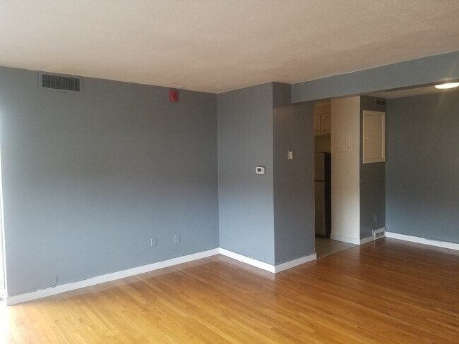 Building Photo - 116 Bradlee St