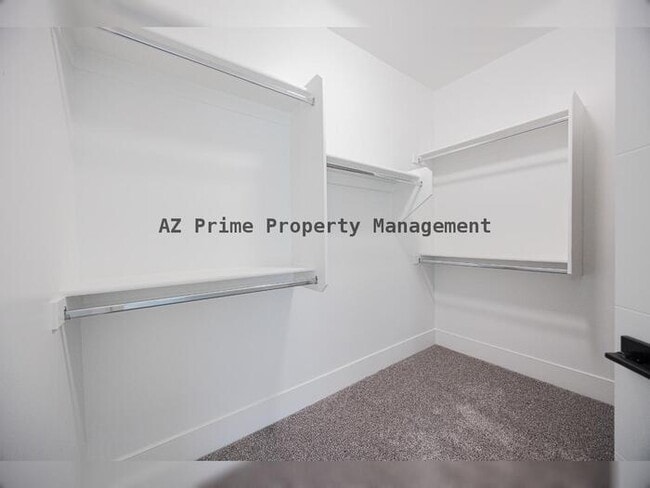 Building Photo - 142 E Hearne Way