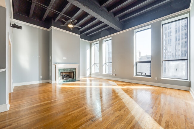 Building Photo - 127 N Tryon St