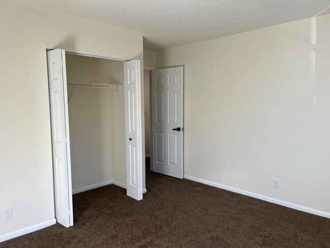 Building Photo - 3873 Fairmont Ave