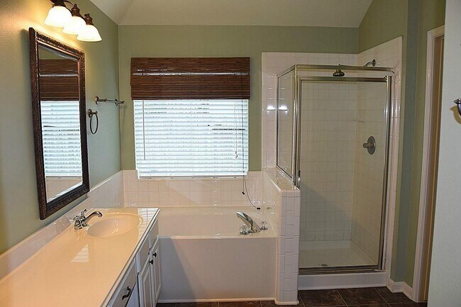 Building Photo - 3238 Stoneydale Ln