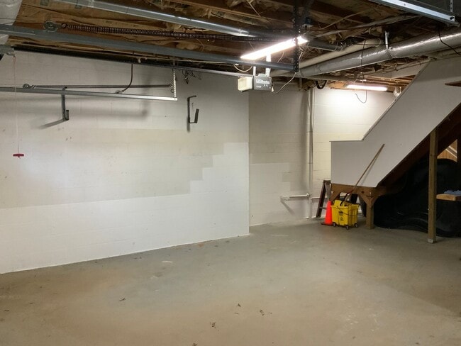 Building Photo - Coolant River Water Front 4 Bedrooms / 2 F...