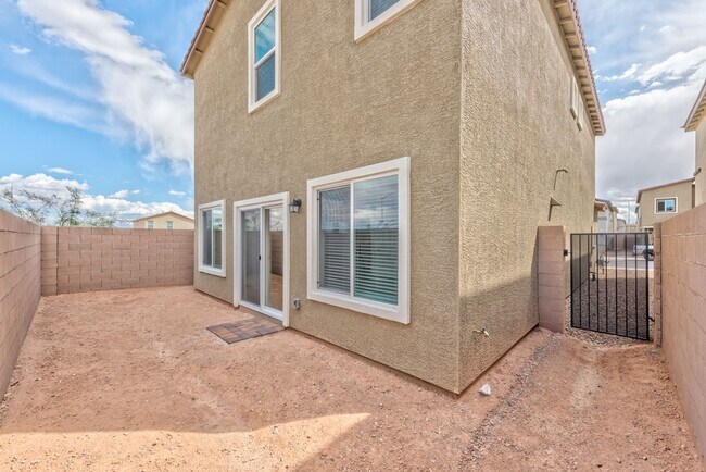 Building Photo - 4706 Turquoise Clfs Ave