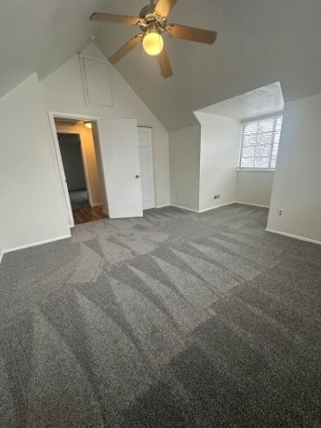 Building Photo - 2 Weeks Rent Free! 5 Bed 3.5 Bath Home for...