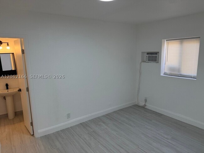 Building Photo - 7842 NW 5th Ct