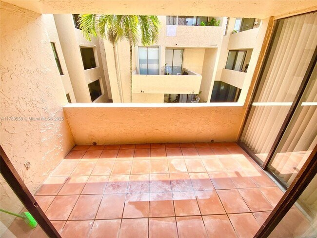 Building Photo - 10400 SW 108th Ave