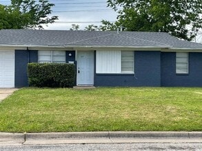 Building Photo - 4425 Jane Anne St