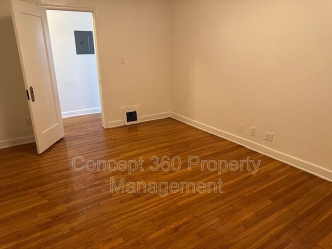 Building Photo - 2729 E De Soto St