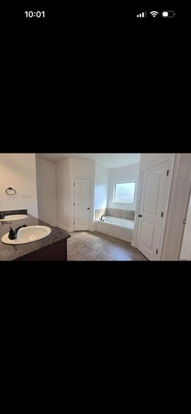 Building Photo - 10028 Savannah Jane Ln