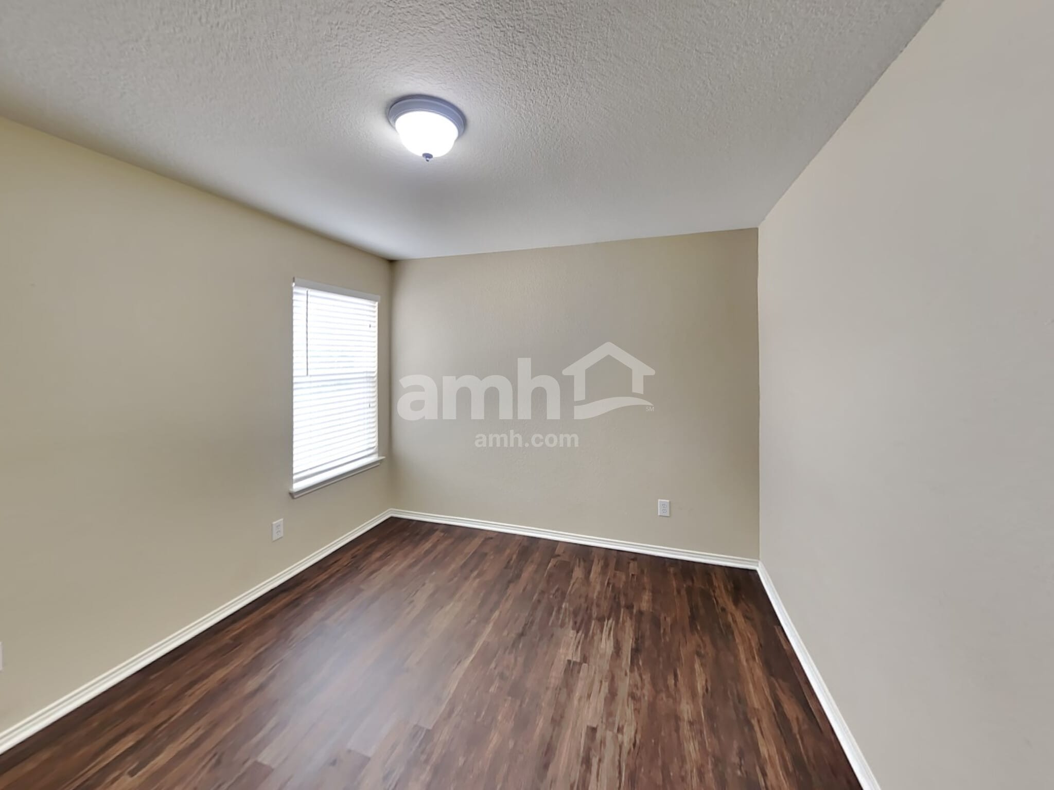 Building Photo - 511 Point Vly