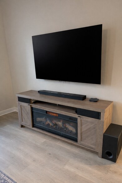 Smart TV - 422 Kinnard Pvt Dr