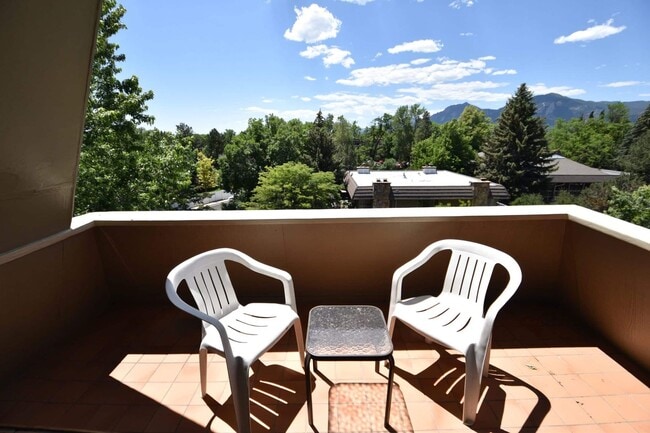 Building Photo - 3 Bedroom, 2 Bathroom Penthouse Condo in North Boulder.