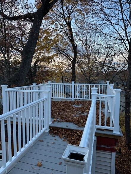 Building Photo - 115 Vermont St