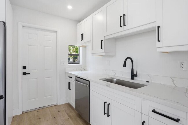 Building Photo - 2312 Redwood Rd