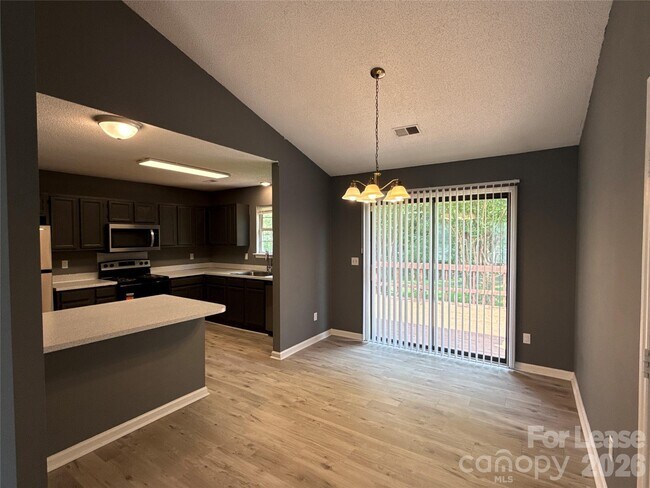 Building Photo - 11111 Meadow Bank Ln