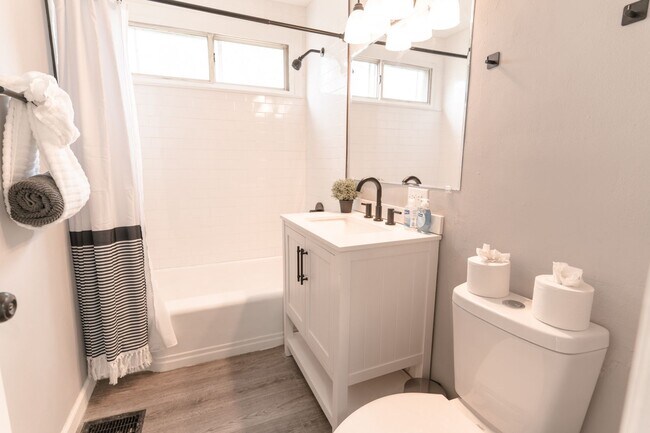 Building Photo - [STR] Fairgrounds Flat Located across Fairgrounds - Fully Furnished 2-Bedroom Home Near Downtown ...