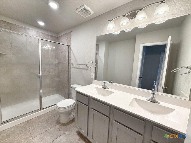 Building Photo - 2432 Ayers Dr