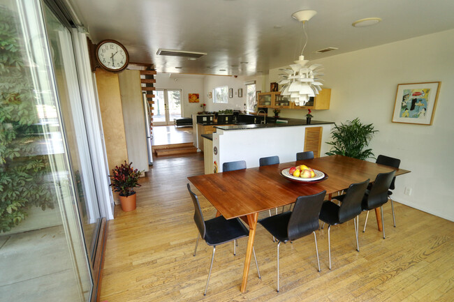 Dining area - 1709 Dewey St