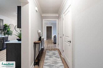 Building Photo - 305 Laredo Dr