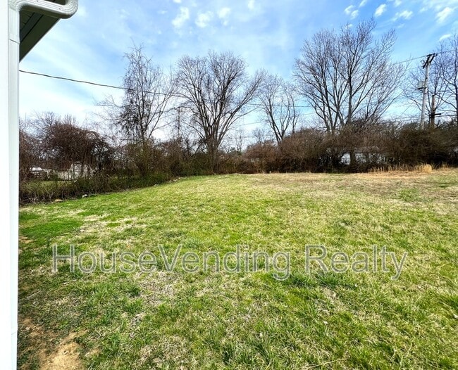 Building Photo - 318 Main Rd