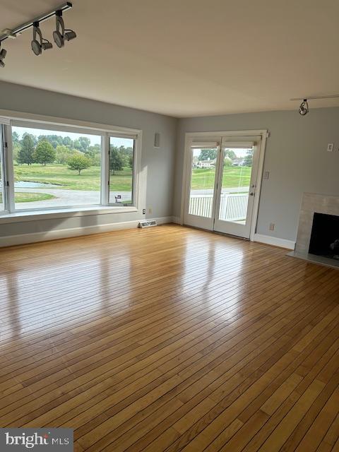 Building Photo - 1065 Lyme Ct