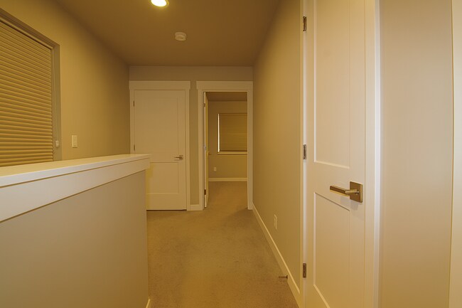 Building Photo - Adorable 2x2 with easy access to the river trails, and option to have all utilities included!