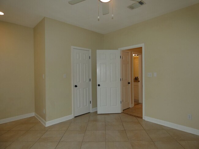 Building Photo - Spacious 4-Bedroom Pool Home