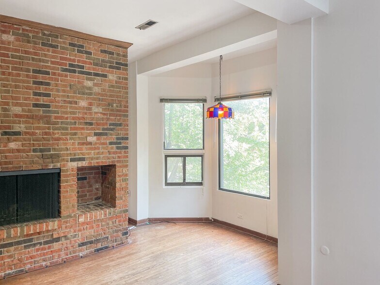 Building Photo - 877 W Lill Ave
