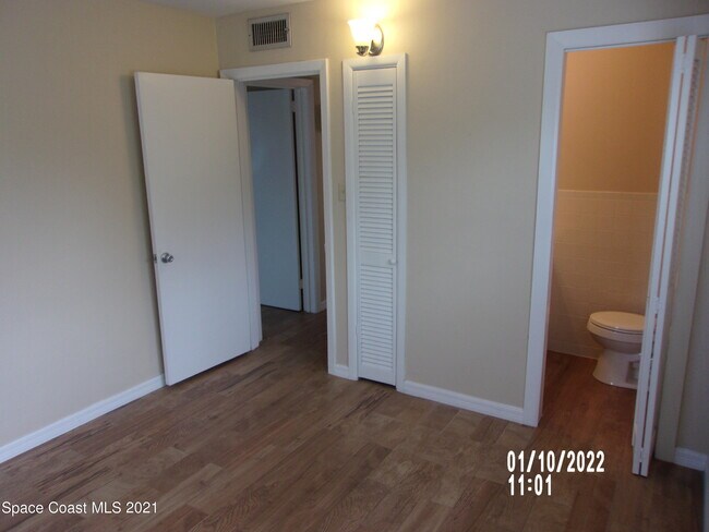 Building Photo - 1105 Myrtle Ln