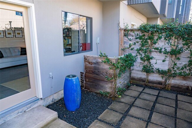 Building Photo - 1037 Bonner St