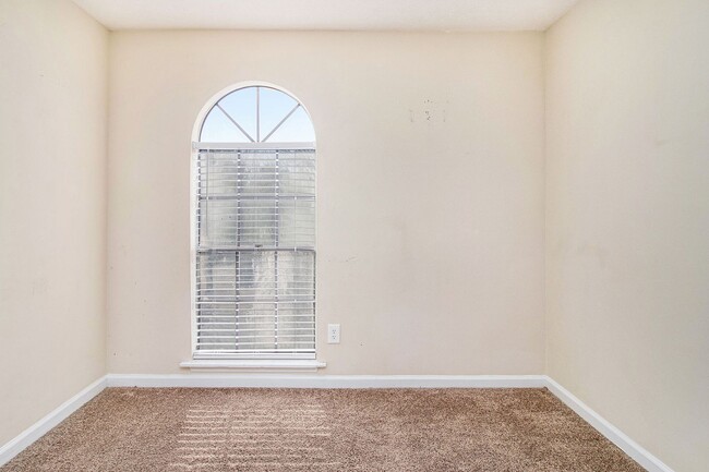 Building Photo - 3 Bedroom 2 Bath Home with Bonus Room