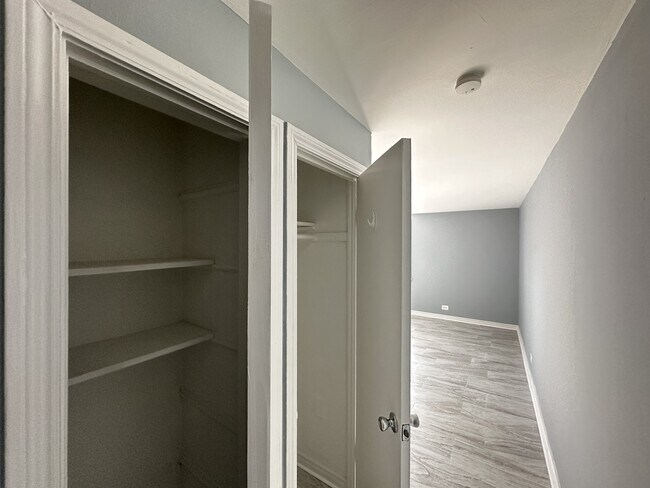 Building Photo - 6715 N California Ave