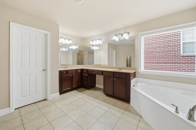 Building Photo - 10012 Park Sky Cir