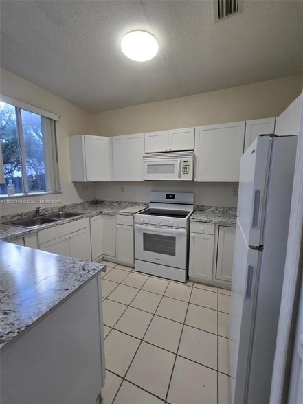 Building Photo - 2610 SE 14th Ave