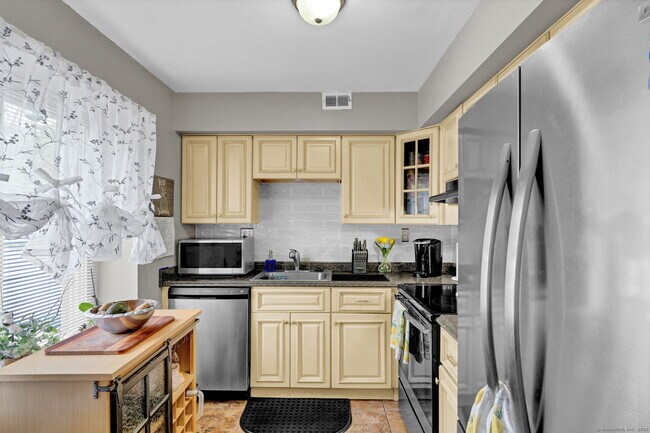 Building Photo - 39 Candlewood Dr