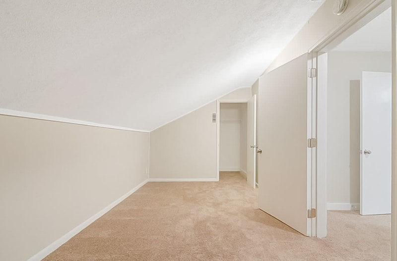 Building Photo - 915 Buckingham Rd