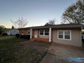 Building Photo - 3415 Mimosa Ln NW